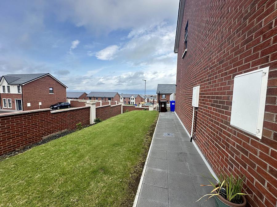 83 Blackthorn Rise