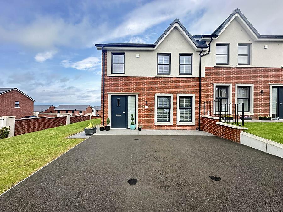 83 Blackthorn Rise