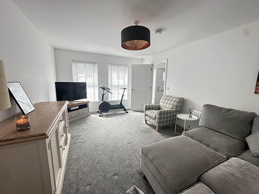 83 Blackthorn Rise