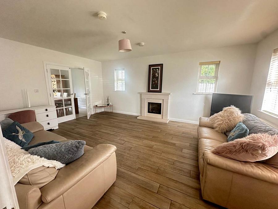 10 Riverside Mews