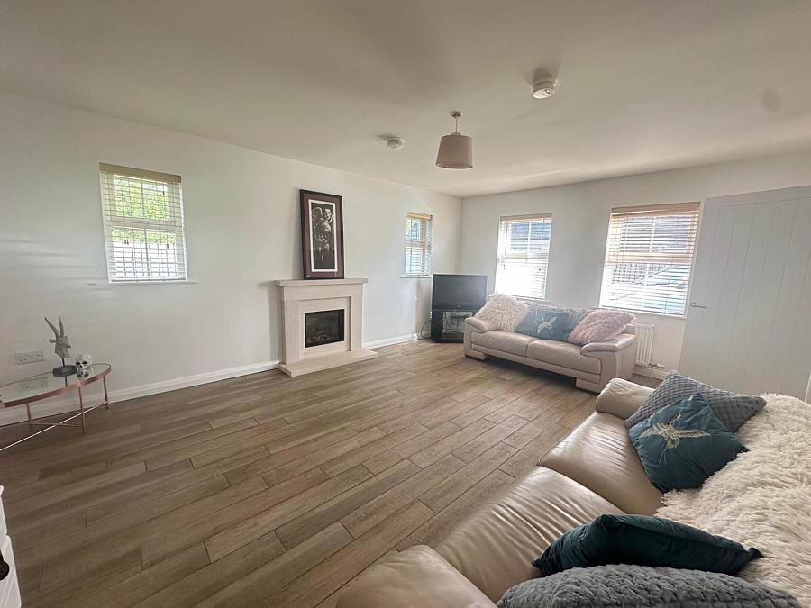 10 Riverside Mews