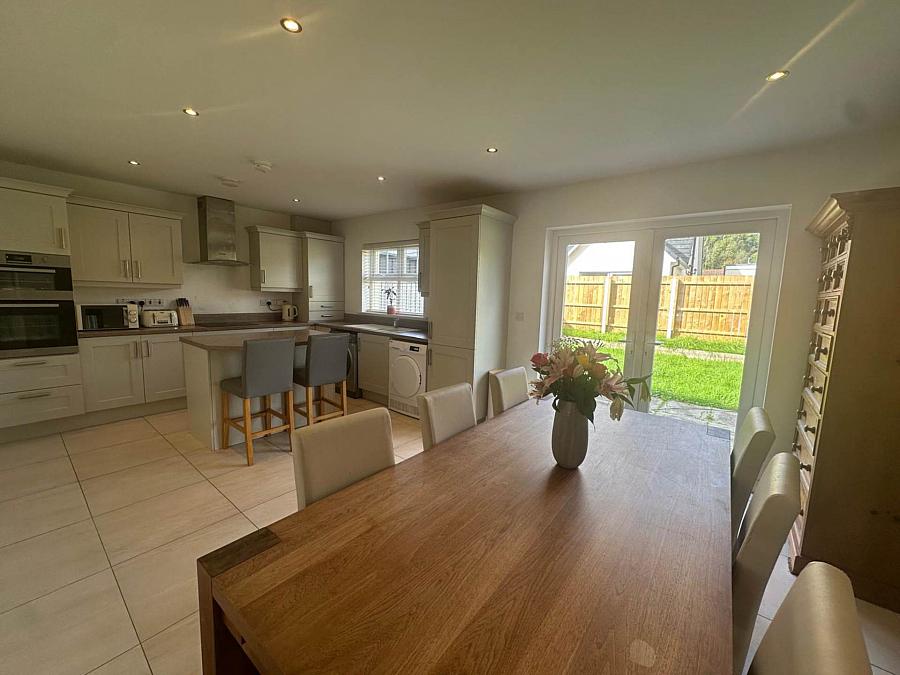 10 Riverside Mews