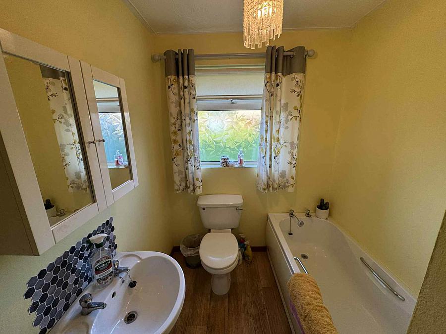 8 Willowvale Crescent