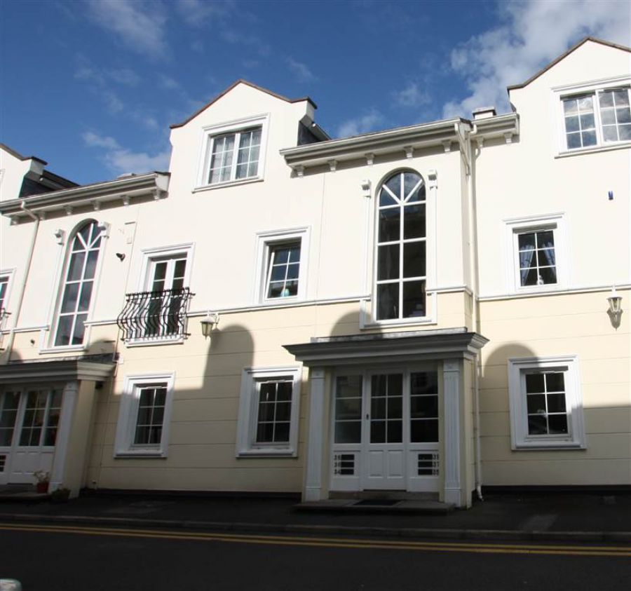 34 Glenmore Place, lambeg road, lisburn, BT27 4QT