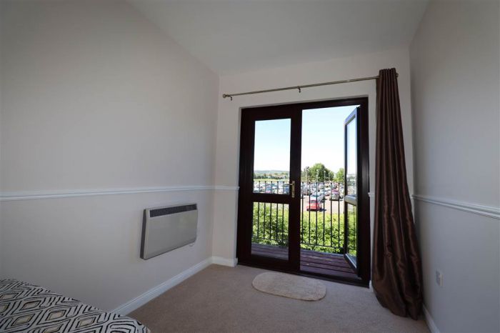 6 Waverley Court