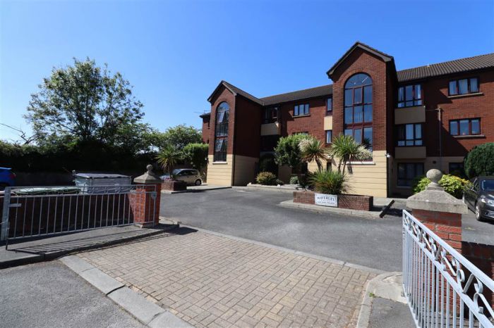 6 Waverley Court