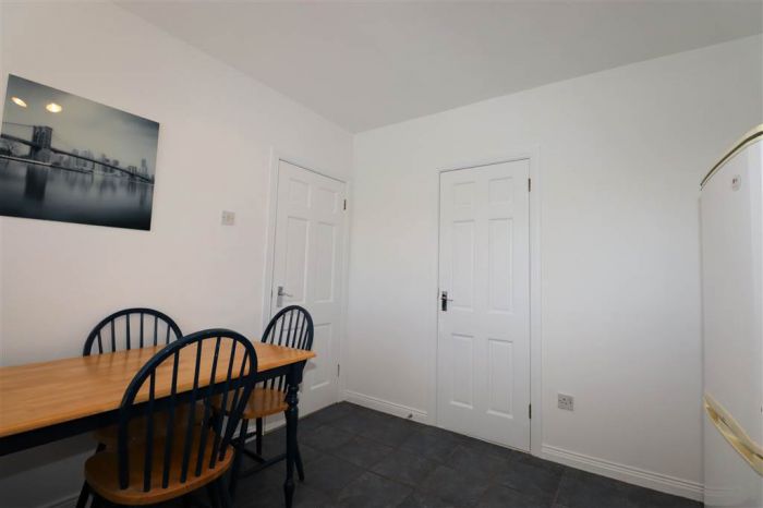 6 Waverley Court