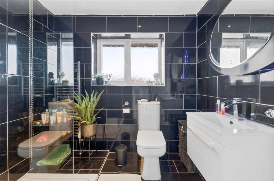 13 Woodview Crescent