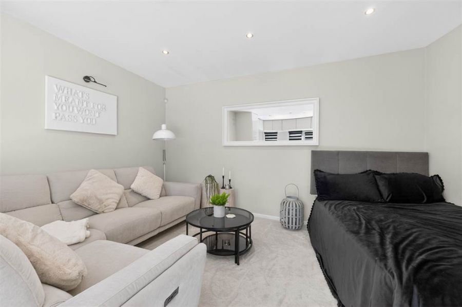 13 Woodview Crescent