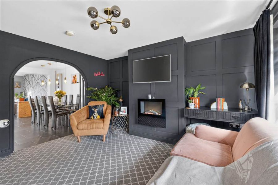 13 Woodview Crescent