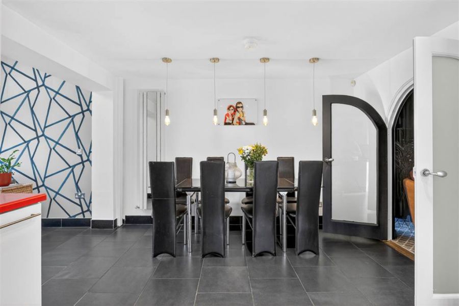 13 Woodview Crescent