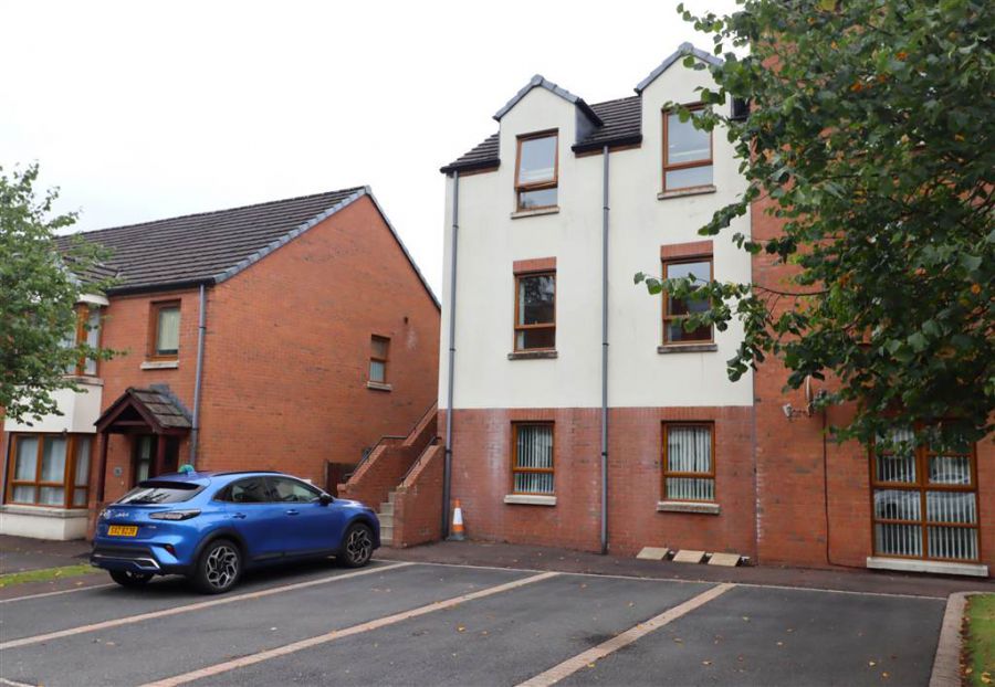 26 Redwood Grove, Dunmurry, Lisburn, BT17 9RN