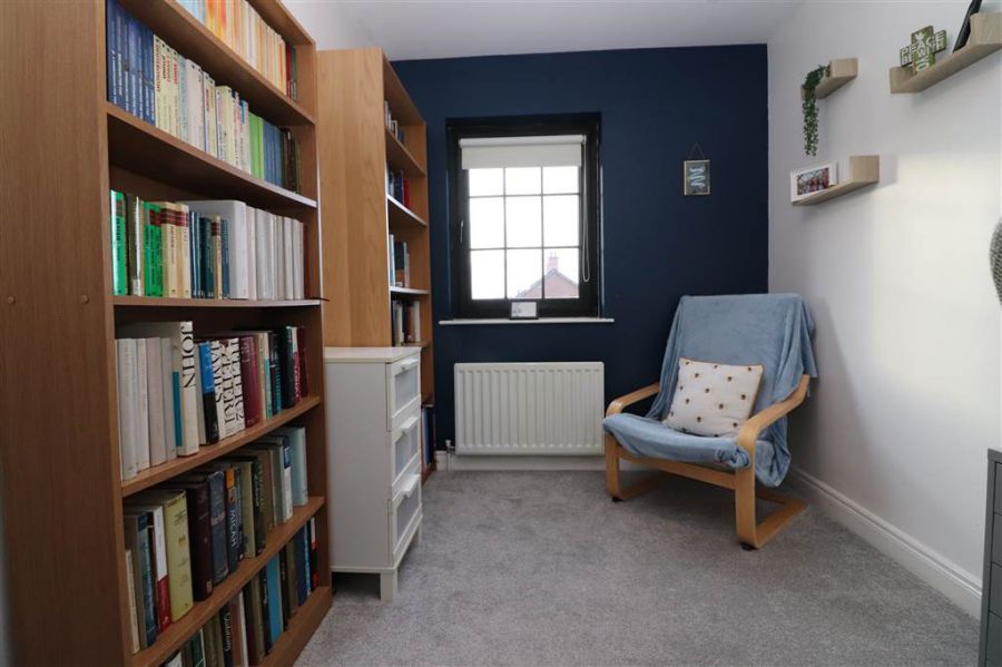 33 Lady Wallace Crescent