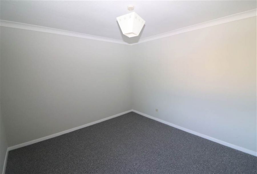 1b Linden Walk