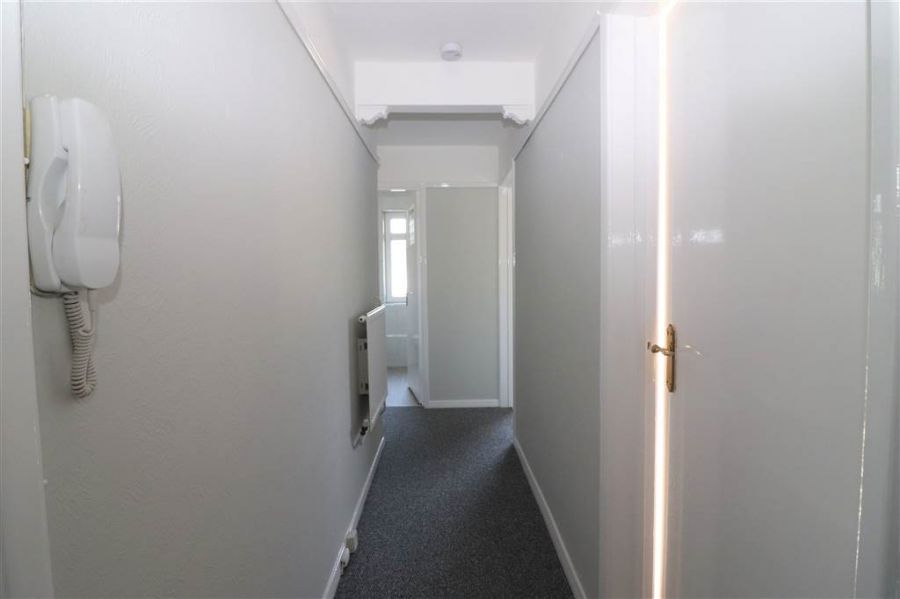 1b Linden Walk