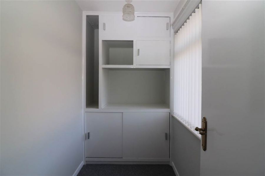 1b Linden Walk