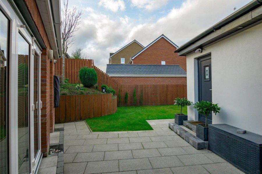 9 Holstein Crescent