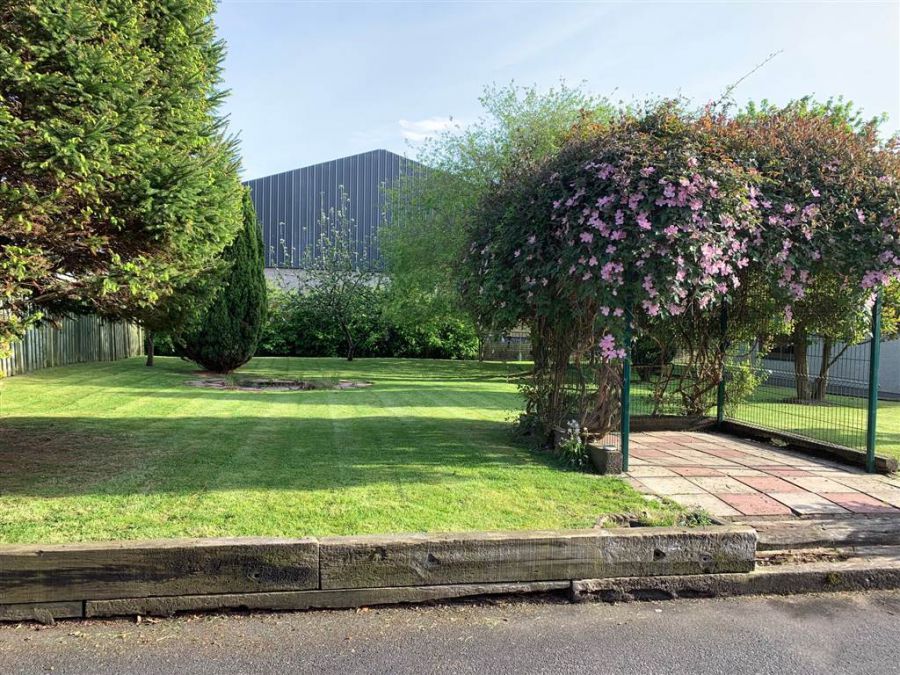 3 Rose Meadows