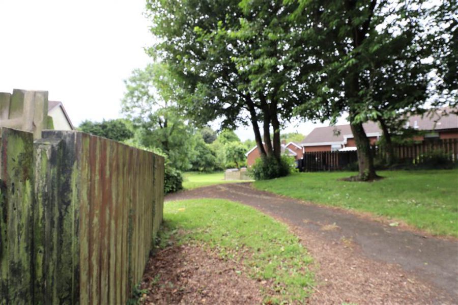 4 Knockburn Court