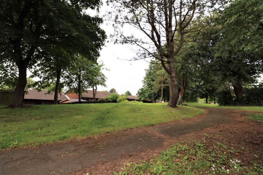 4 Knockburn Court