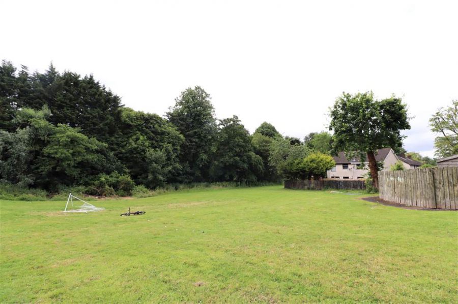 4 Knockburn Court