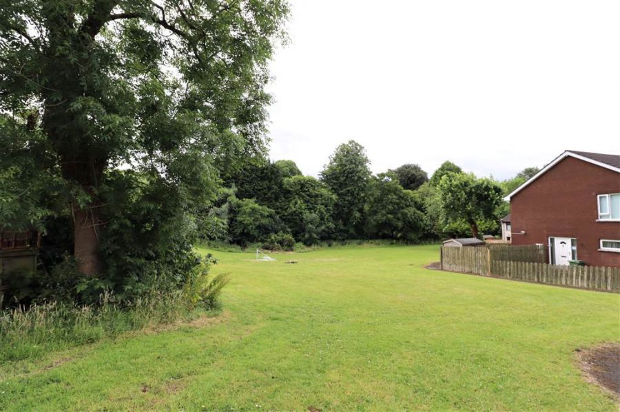 4 Knockburn Court