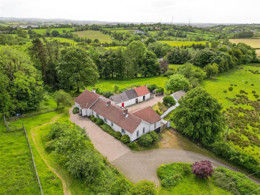 6 Drumaknockan Road