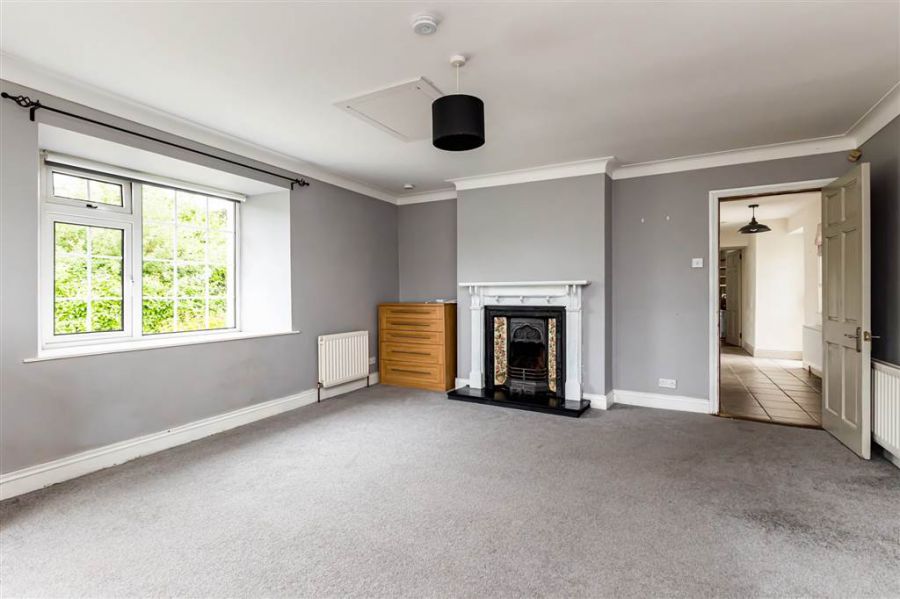 6 Drumaknockan Road