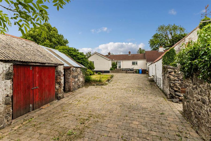 6 Drumaknockan Road