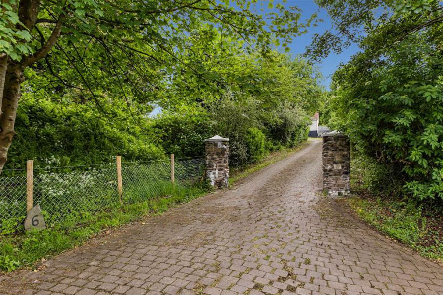 6 Drumaknockan Road