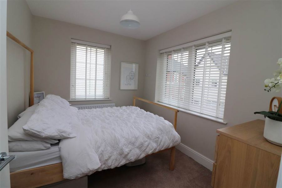 30 Fairfields Manor