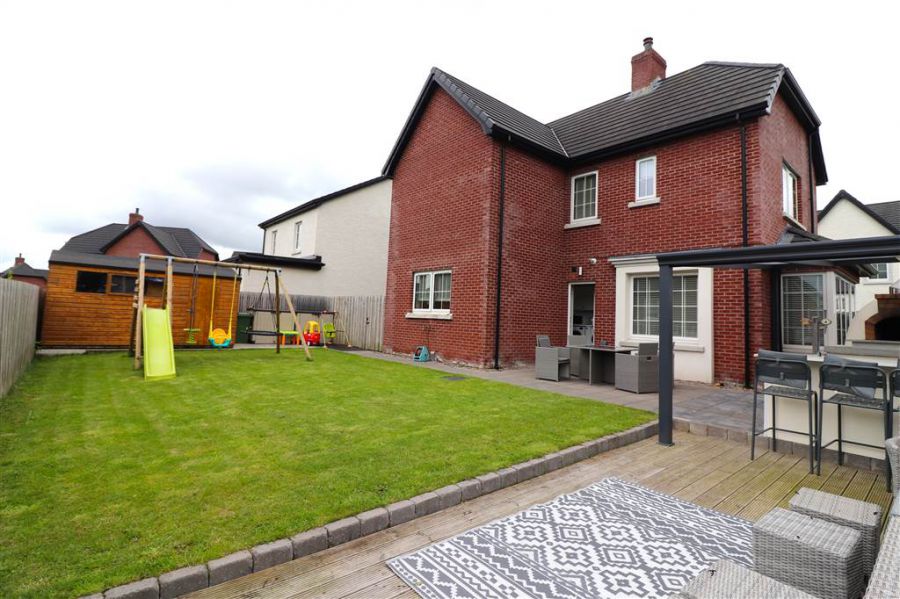 30 Fairfields Manor