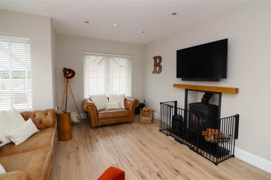 30 Fairfields Manor