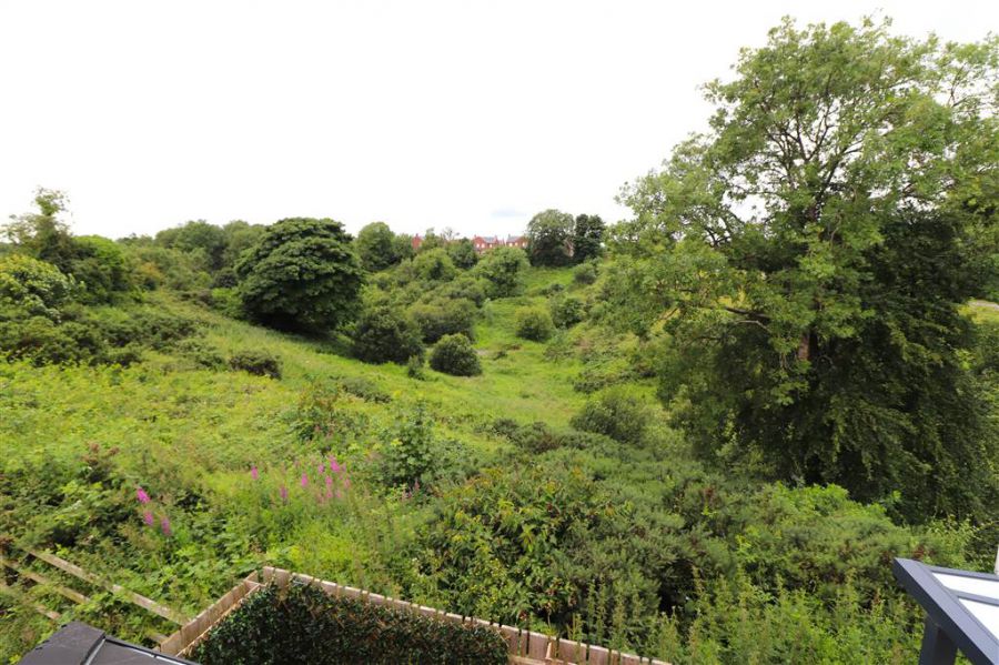 30 Fairfields Manor