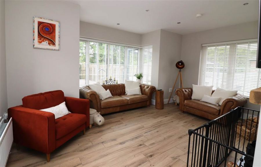 30 Fairfields Manor