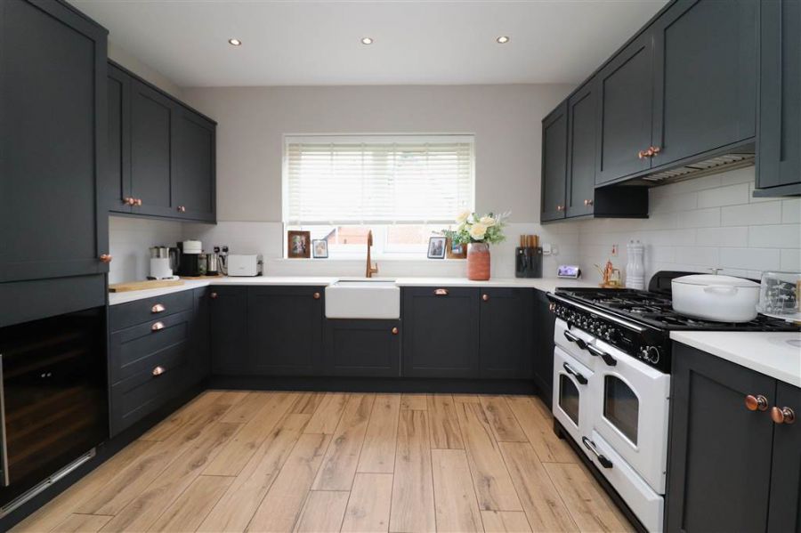 30 Fairfields Manor