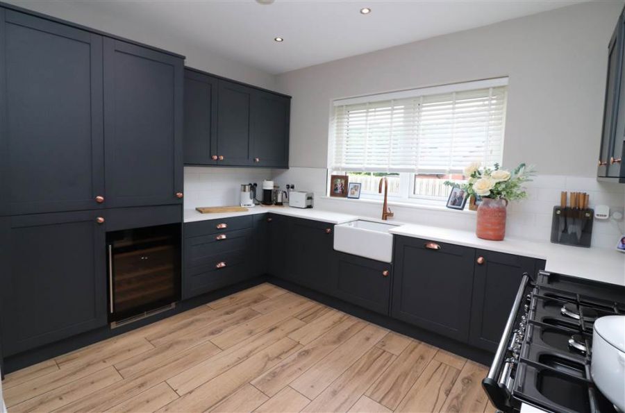 30 Fairfields Manor