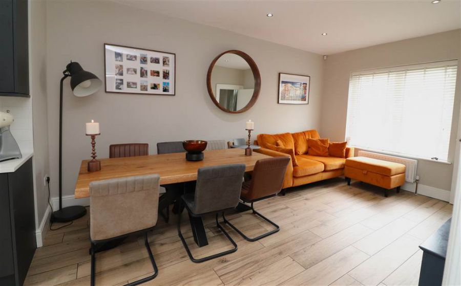 30 Fairfields Manor