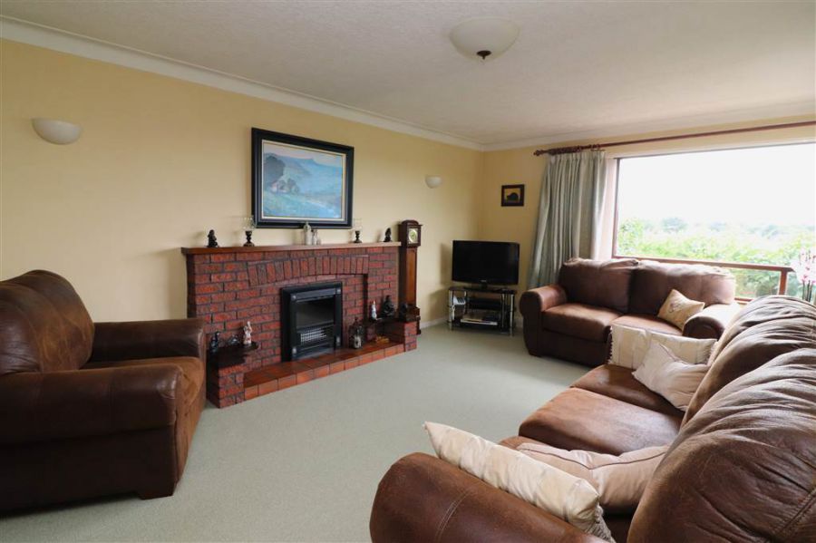 25 Monaville Close
