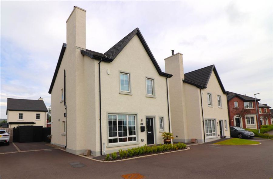16 Fairfields Manor, lisburn, BT28 3WA
