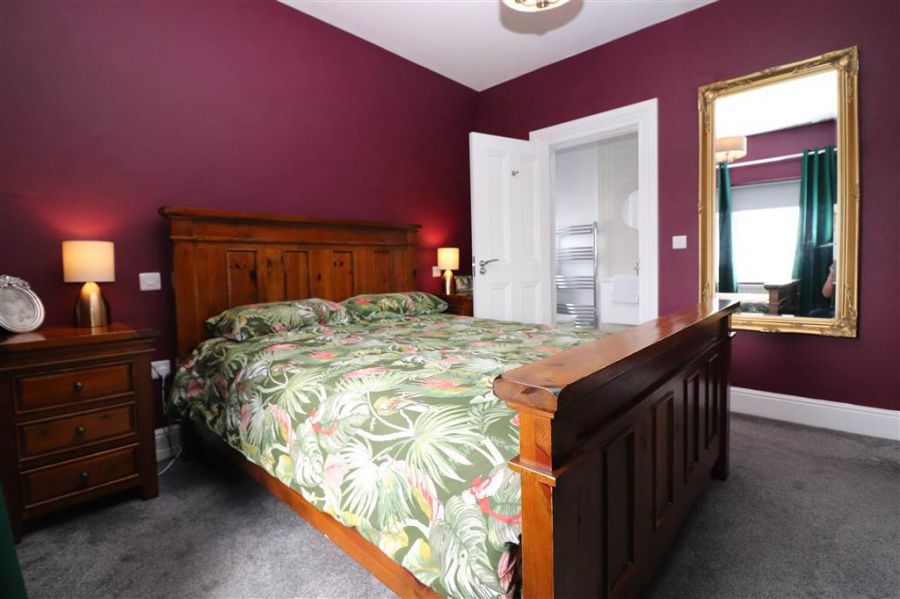 16 Fairfields Manor
