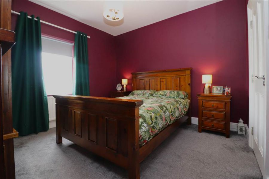 16 Fairfields Manor