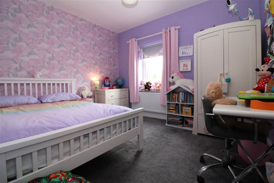 16 Fairfields Manor