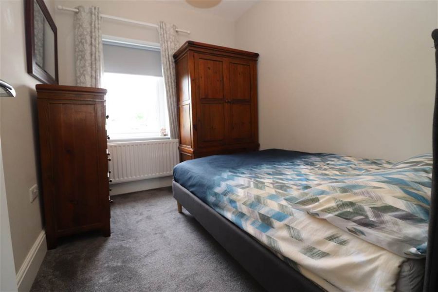 16 Fairfields Manor