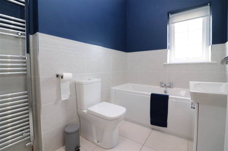16 Fairfields Manor