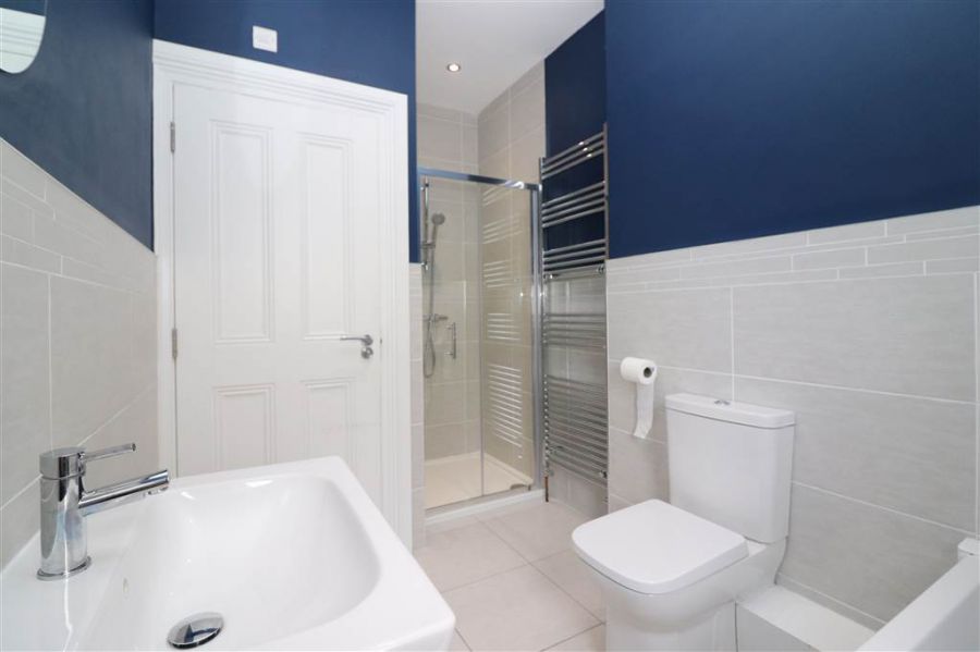 16 Fairfields Manor
