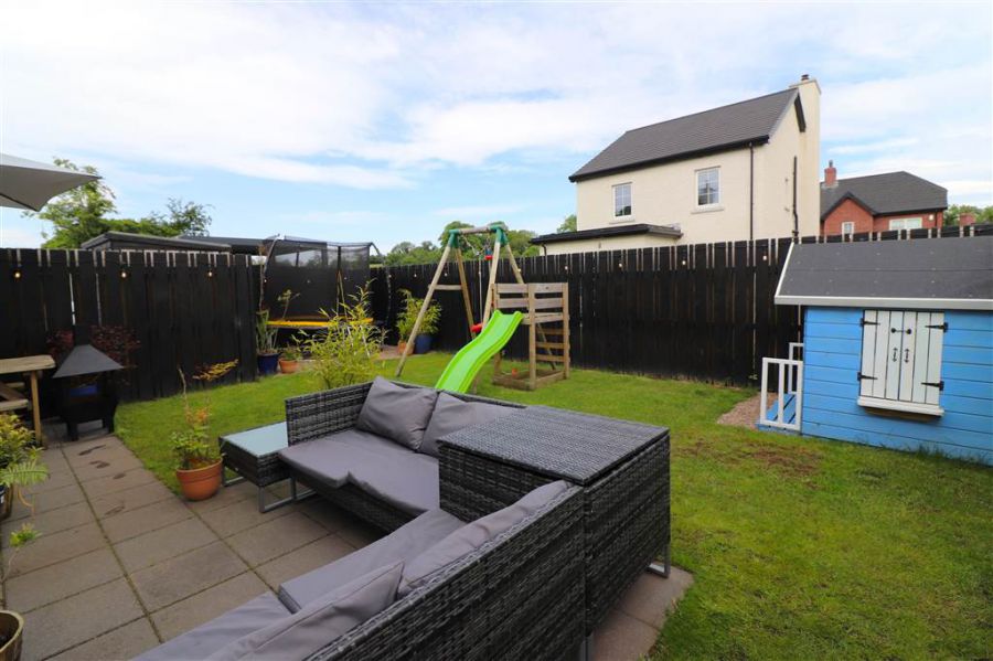 16 Fairfields Manor