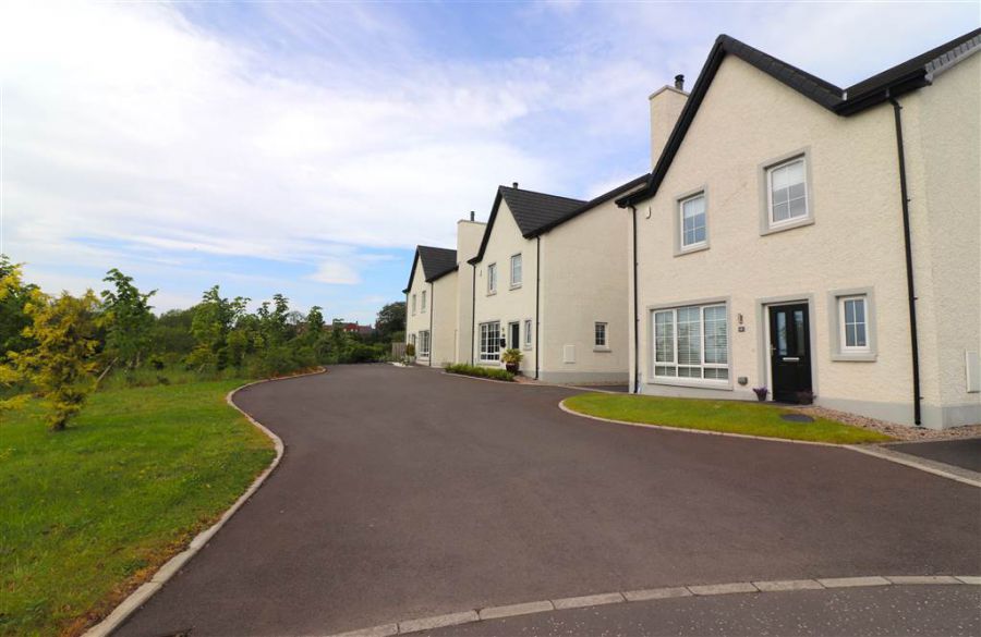 16 Fairfields Manor