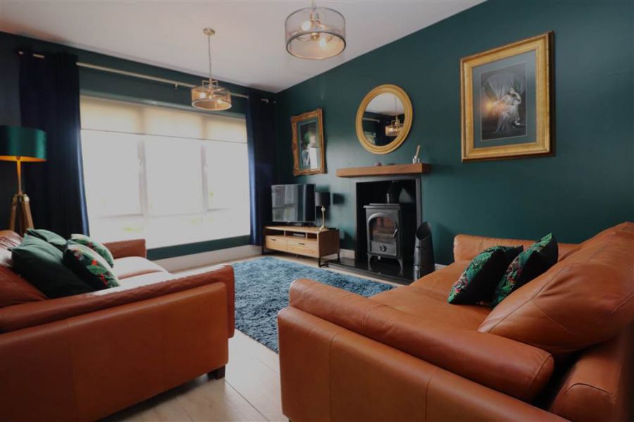 16 Fairfields Manor