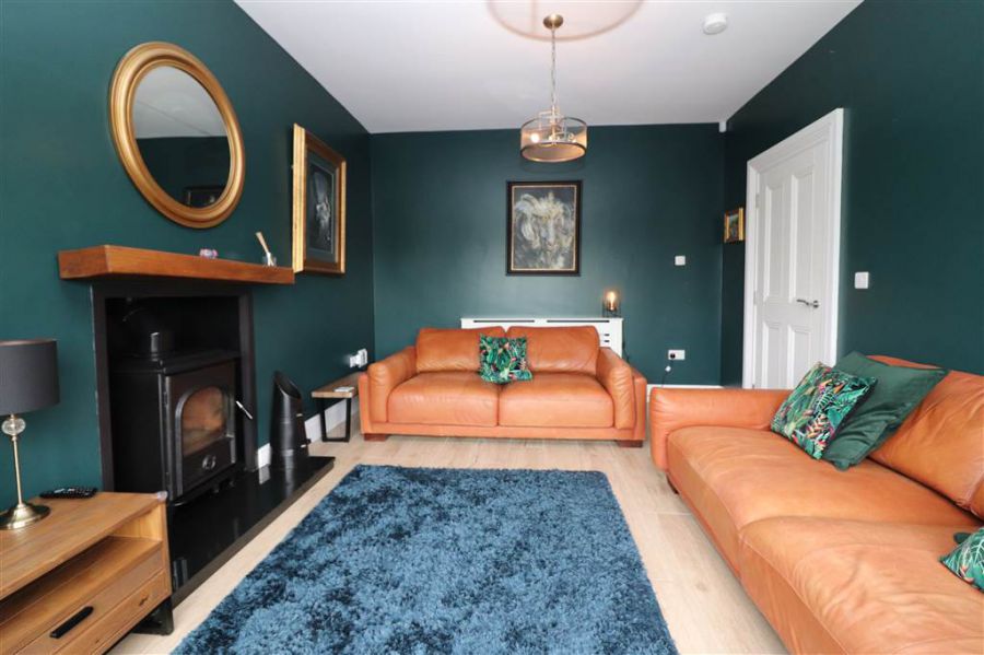 16 Fairfields Manor